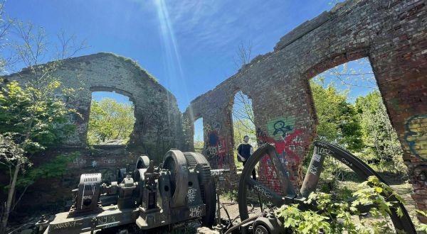 A Mysterious Woodland Trail In New York Will Take You To Railway Station Ruins