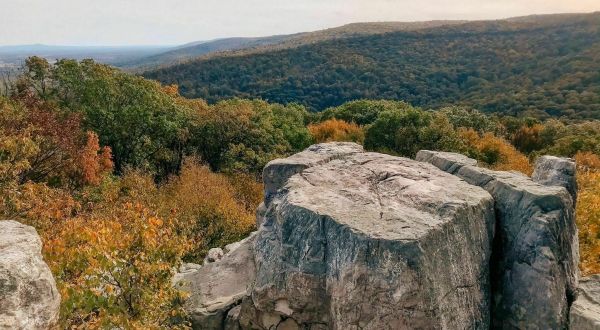 The Wolf Rock And Chimney Rock Trail In Maryland Takes You To Two Stunning Vistas And Back