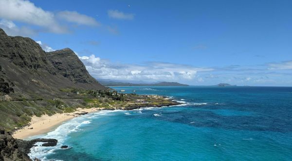 The Makapu’u Point Lighthouse Trail In Hawaii Takes You From The Beach To A Lighthouse And Back