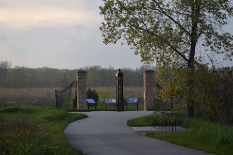 The Fort Sheridan Loop Trail In Illinois Takes You From A Cemetery To The Beach And Back
