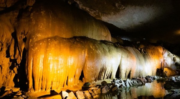 Everyone Must See The Frozen Waterfall That’s Hiding Inside Alabama’s Cathedral Caverns