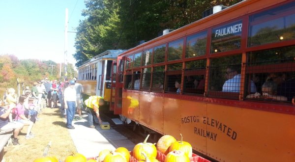 The Pumpkin Patch Trolley Train Ride In Maine Is Scenic And Fun For The Whole Family
