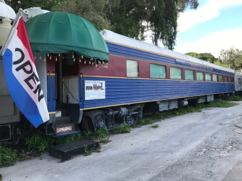 Bob's Train Is A Circus-Themed Restaurant In Florida That Will Make You Feel Like A Kid Again