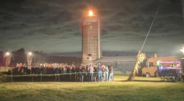Take A Haunted Hayride In Kentucky For A Spectacularly Spooky Night