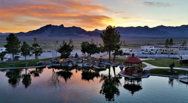 Longstreet Inn Is An Old West-Themed Resort In Nevada That Offers Fabulous Amenities