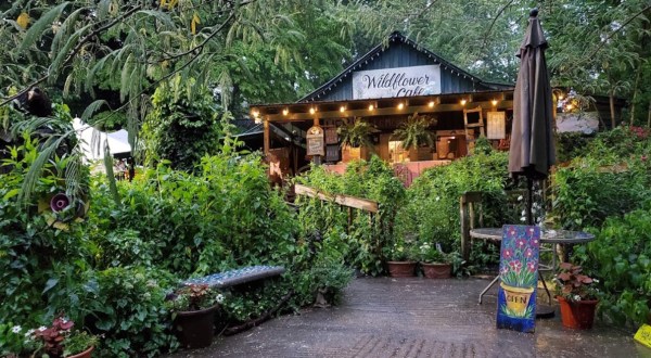 The Secluded Restaurant In Alabama That Looks Straight Out Of A Storybook