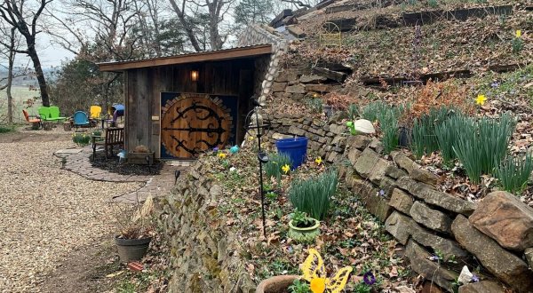 An Underground Vacation Rental, The Hobbit House In Arkansas Is Like Something From A Dream     
