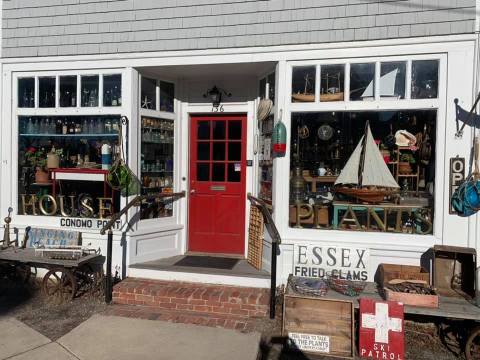 There Are Over 25 Antique Stores In This One Massachusetts Town And You'll Want To Visit Them All