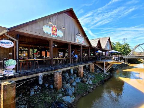 The Train Ride To Twisted Tomato In Georgia Is Almost As Fantastic As The Wood-Fired Pizza