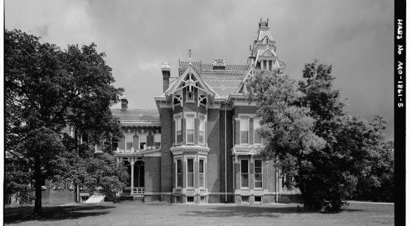 Follow Paranormal Path, If You Dare, That Will Take You To The Most Haunted Spots In Independence, Missouri