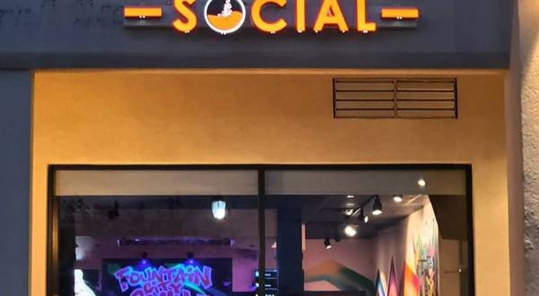 Celebrate The 1980’s At The Fountain City Social, An 80’s-Themed Bar In East Tennessee