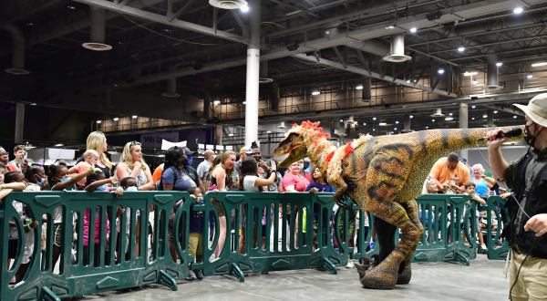 Don’t Miss The Giant Dinosaur Robots Coming To West Virginia This Fall