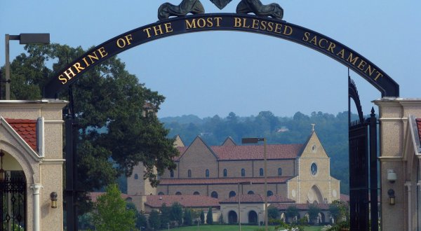 Shrine Of The Most Blessed Sacrament Is A Pretty Place Of Worship In Alabama