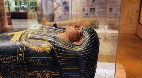 The 2,350-Year-Old Egyptian Skeleton In Iowa’s Putnam Museum Is An Ancient Mummy Mystery