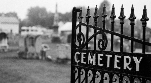 The Story Behind This Haunted Cemetery In Pennsylvania Will Chill You To The Bone