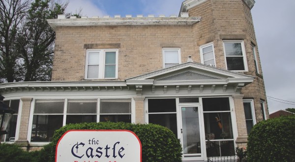 Spend The Night In Iowa’s Majestic Castle For An Unforgettable Experience