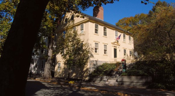 Take A Spooky Trip To These 7 Spots In Rhode Island That H.P Lovecraft Wrote About