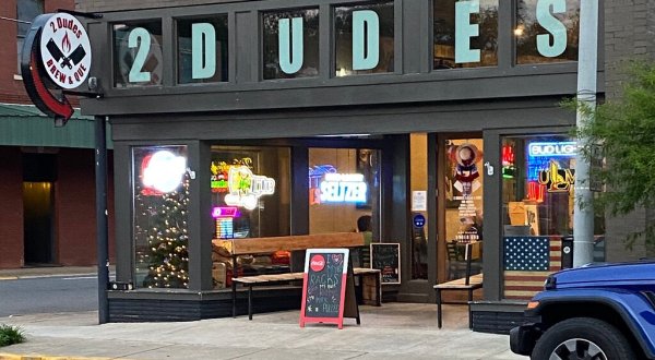 Roll Up Your Sleeves And Feast On Delicious BBQ At 2 Dudes Brew And Que In Louisiana