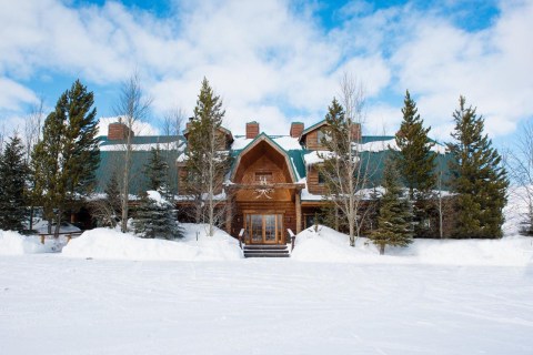This Classic Western Guest Ranch In Montana Is Open For Year-Round Lodging and Fun