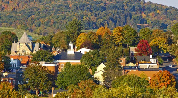 Fall Is The Perfect Time To Visit This Historic Mountain Town In Pennsylvania