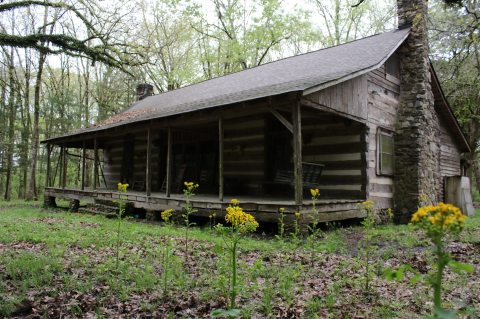 Travel Back In Time With A Stay At The Pleasant Home, A Historic Cabin In Mississippi That Dates Back To 1845