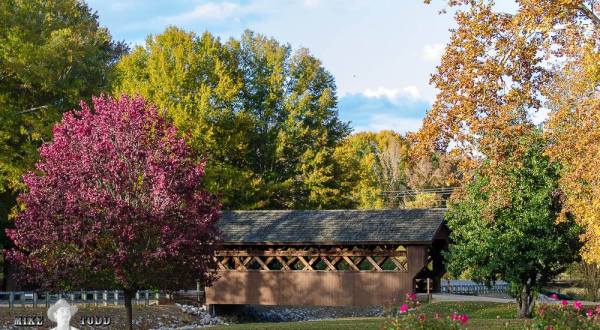 Fall Is The Perfect Time To Visit This Historic Mountain Town In Mississippi