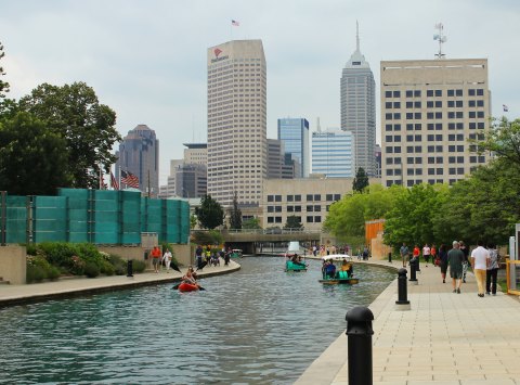 Explore A New Side Of Indianapolis With the Canal Walk, A Special Waterfront Trail In Indiana