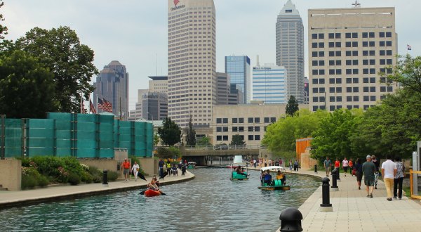 Explore A New Side Of Indianapolis With the Canal Walk, A Special Waterfront Trail In Indiana