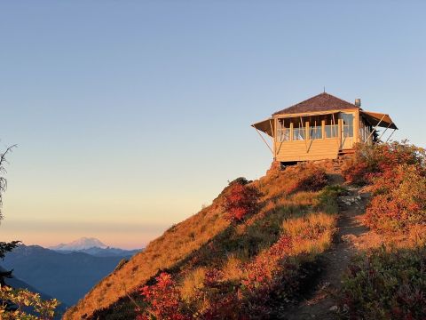 This Stunning Washington Cabin Is Also A Fire Lookout Tower For Taking In The Gorgeous Views