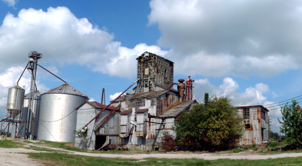Visit These 9 Creepy Ghost Towns In Indiana At Your Own Risk