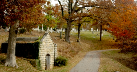 The Riverside Cemetery Is One Of North Carolina's Spookiest Cemeteries
