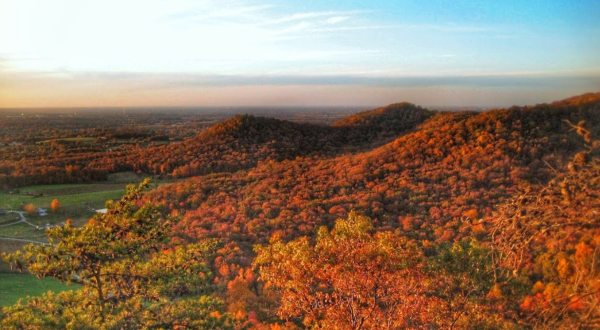 The One-Of-A-Kind Trail In Kentucky With 6 Pinnacles And Overlooks Is Quite The Hike