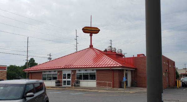 This Unsuspecting Ohio Eatery Has Been Serving Up Tasty Hotdogs Since 1946