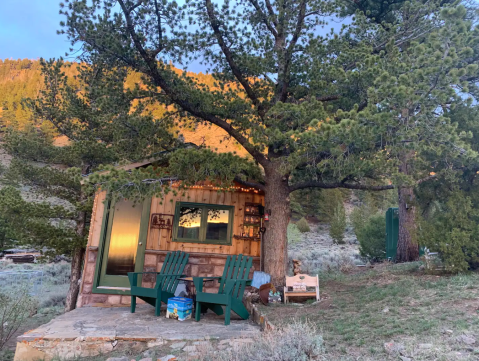 An Overnight Stay At This Secluded Cabin In Wyoming Costs Just $125 A Night And Will Take You Back In Time