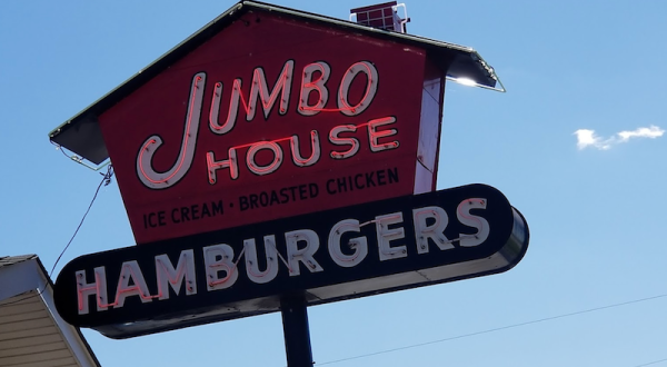 The Massive Burgers At Jumbo House In Tennessee Are Nearly As Big As Your Head
