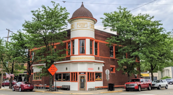 Located In A Historic Post Office, Minnie’s Restaurant Is The Cutest Corner Cafe In Michigan