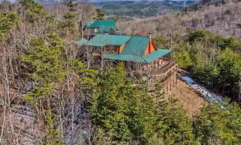 The Stunning Mountaintop Views From This Tennessee AirBnB Will Take Your Breath Away