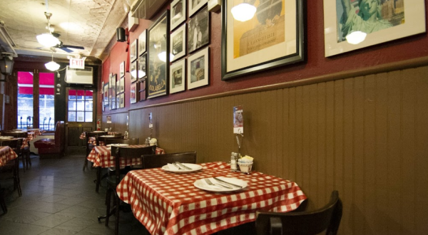 The Oldest Pizza Restaurant In The U.S. Is New York’s Lombardi’s And It’s Delicious