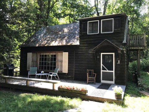 For A Quiet Getaway Right By The Water Stay At This Cozy Cottage In Vermont