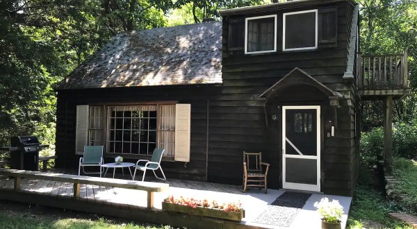 For A Quiet Getaway Right By The Water Stay At This Cozy Cottage In Vermont