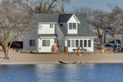This Lakeside Airbnb In Nebraska Comes With Its Own Private Beach
