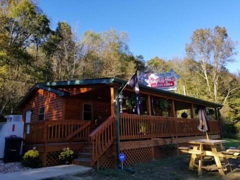 After A Day Of Hiking In Ohio, Head To Capt. Ron's Pirate Pizza For An Unexpectedly Awesome Meal