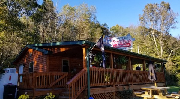 After A Day Of Hiking In Ohio, Head To Capt. Ron’s Pirate Pizza For An Unexpectedly Awesome Meal