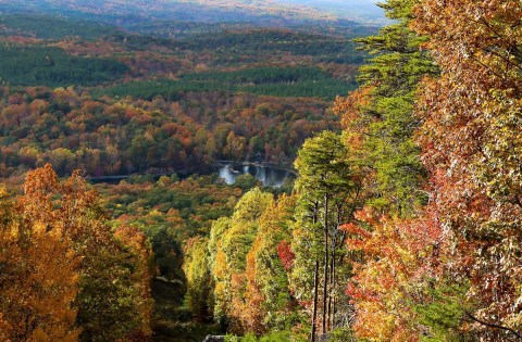Fall Is The Perfect Time To Visit This Historic Mountain Town In Alabama