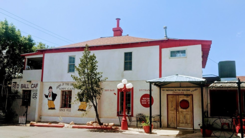 The Burger At This Restaurant In New Mexico Dates Back To 1922 And You Need To Try It