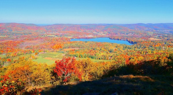 Fall Is The Perfect Time To Visit This Historic Mountain Town In Massachusetts