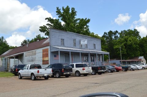 The Old Country Store In Mississippi Claims To Have The World's Best Fried Chicken