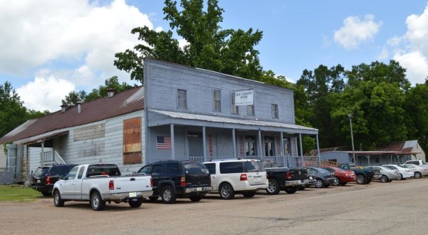 The Old Country Store In Mississippi Claims To Have The World’s Best Fried Chicken