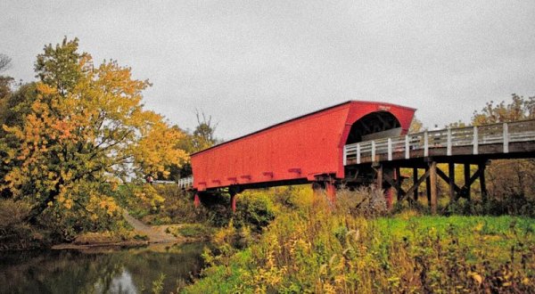 Fall Is The Perfect Time To Visit This Historic Covered Bridge Town In Iowa
