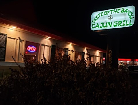Enjoy Authentic Cajun Cuisine, Burgers, And More At This Small Town Alabama Restaurant